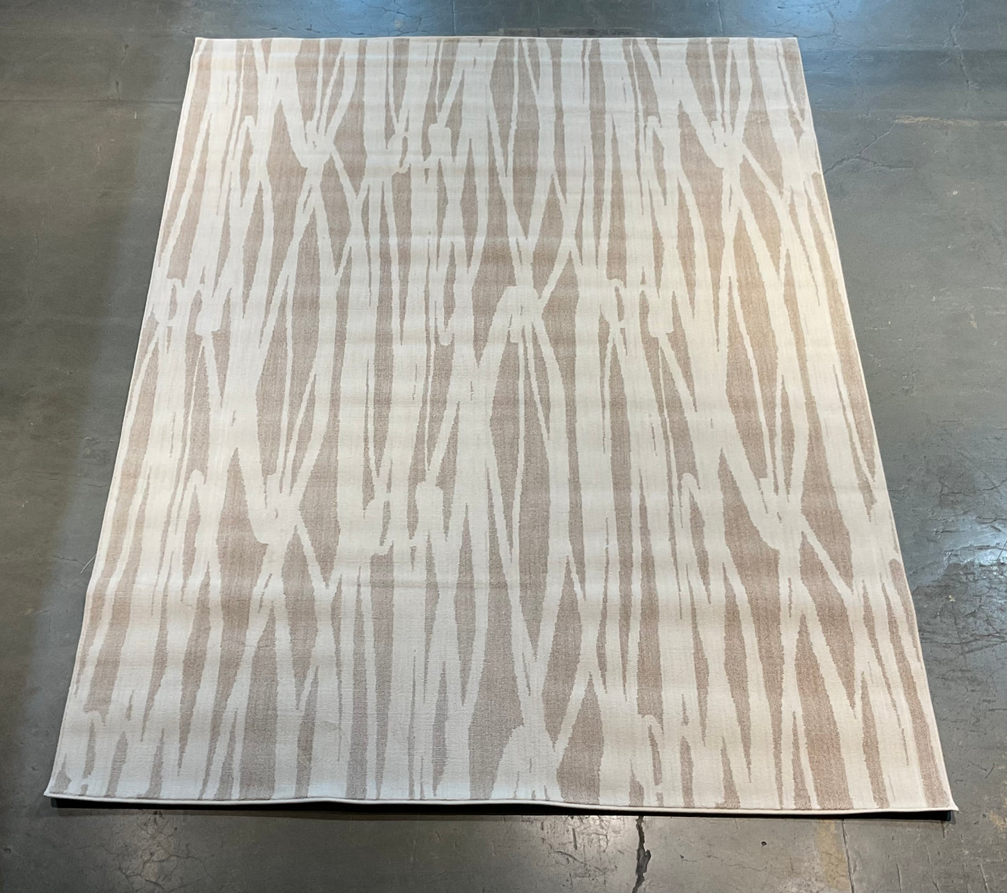 Bamboo-inspired rug features a subtle linear design | NU-7483