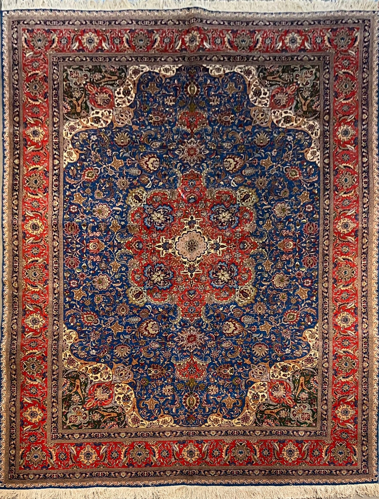 Tabriz rug is an example of classical Persian craftsmanship | NU-2177