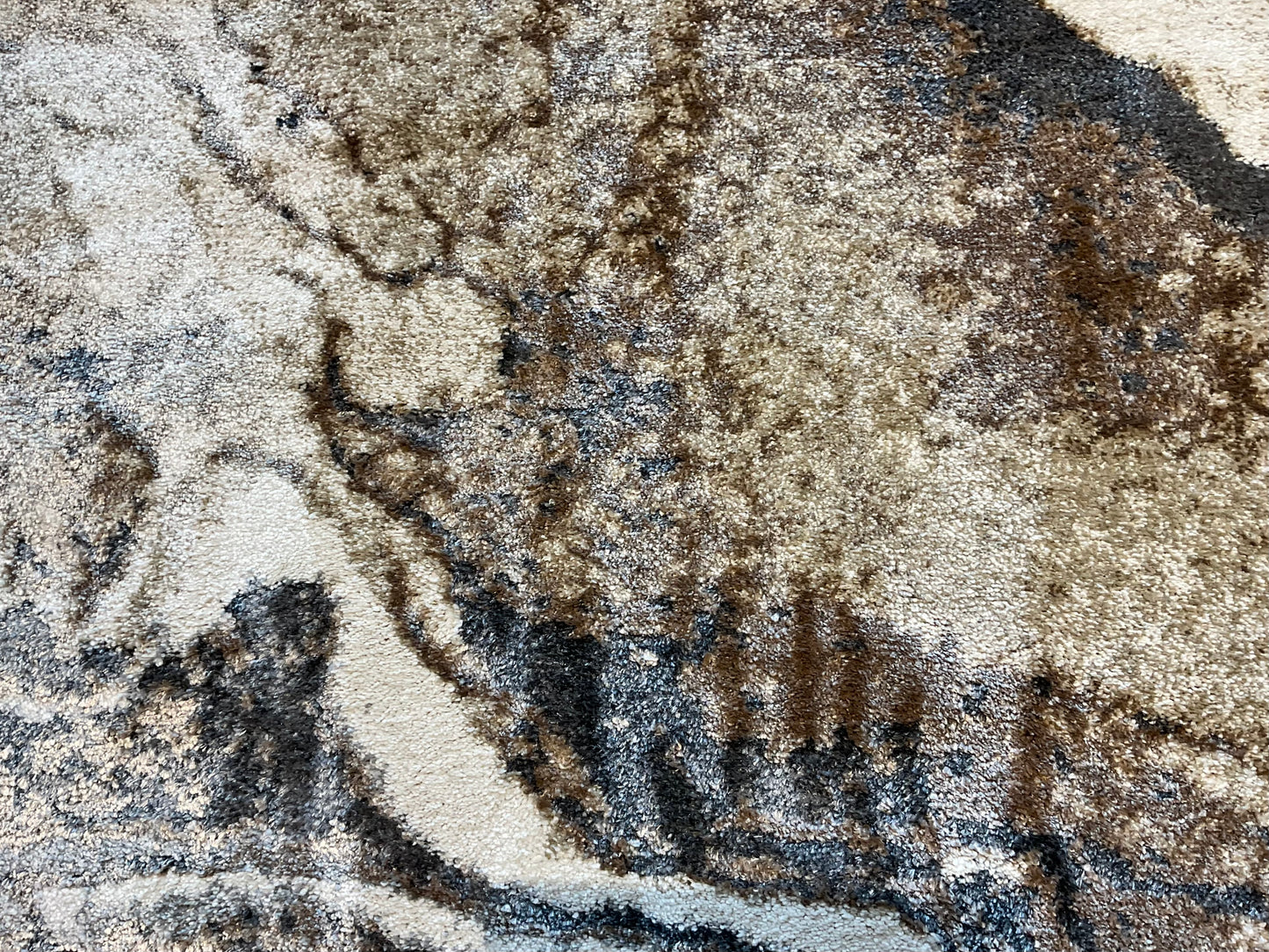 This desert sand pattern rug brings a warm, organic feel | NU-8091