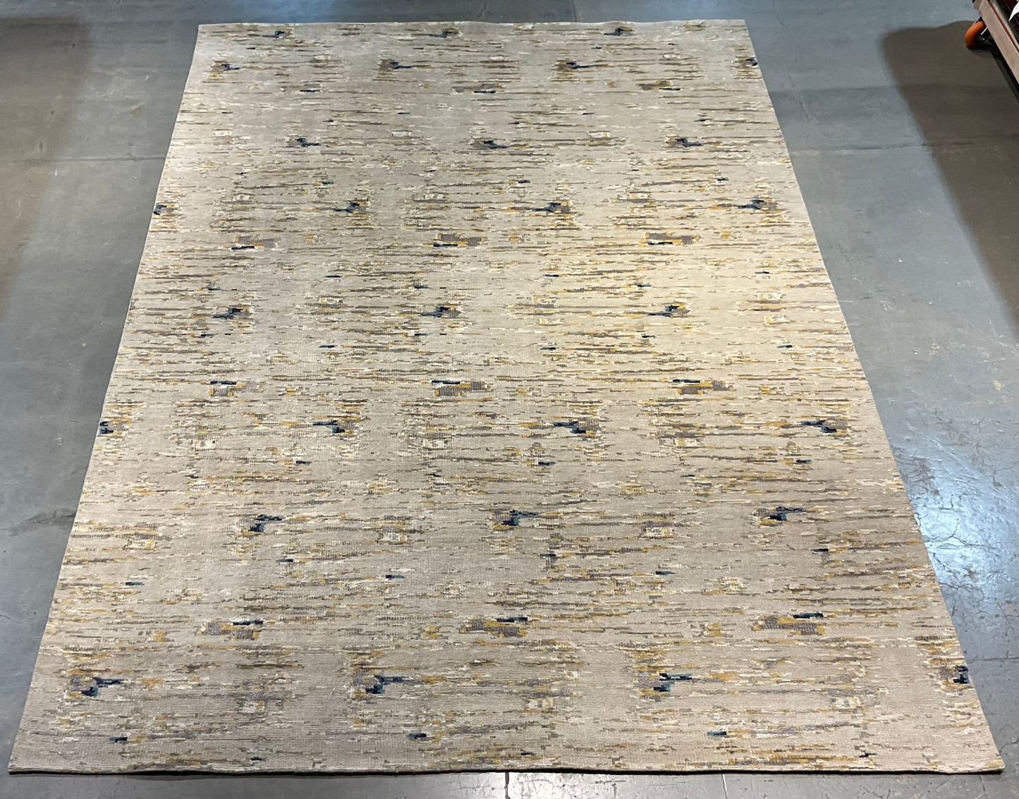A clean, minimal aesthetic defines this modern rug | NU-7625
