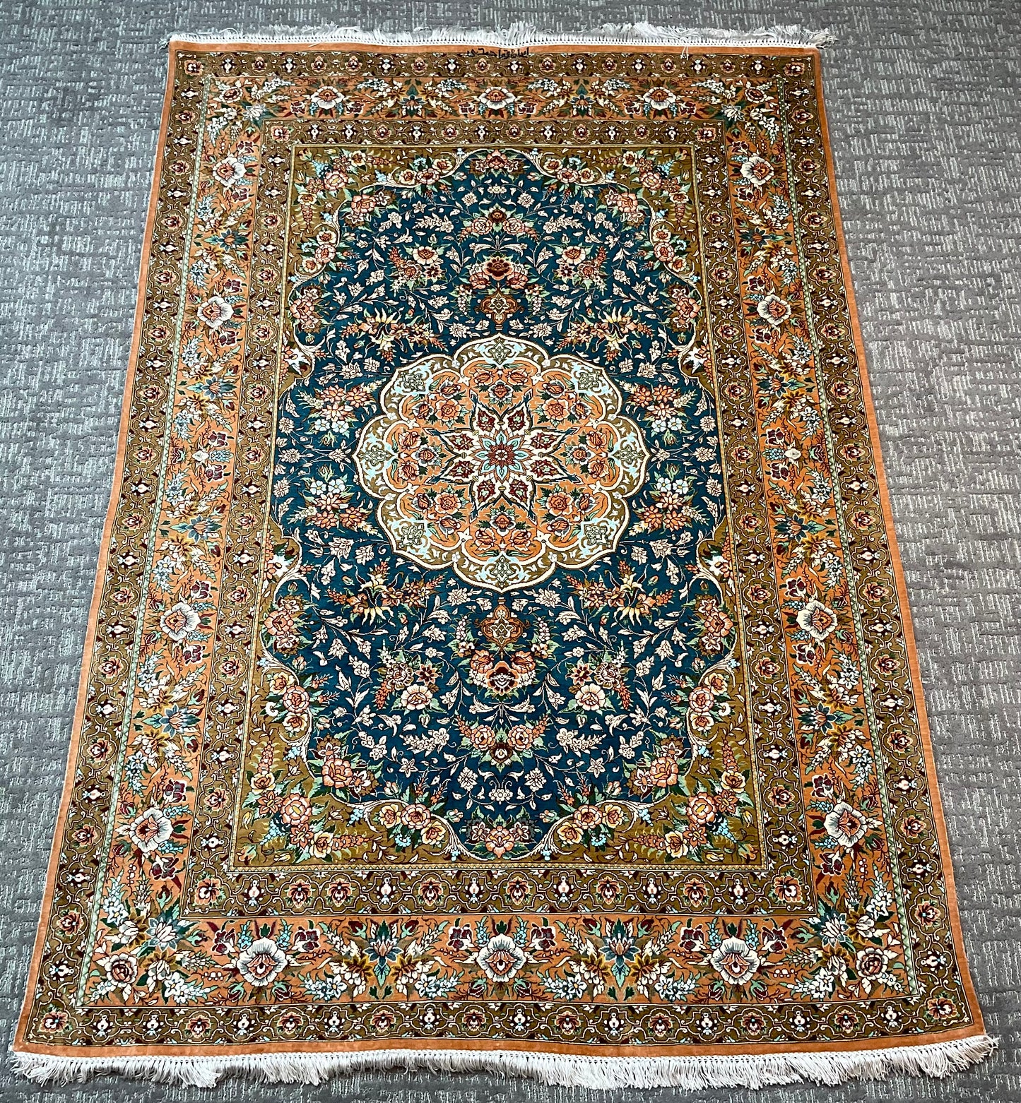 Qum silk rug from Iran is a true masterpiece | NU-2472