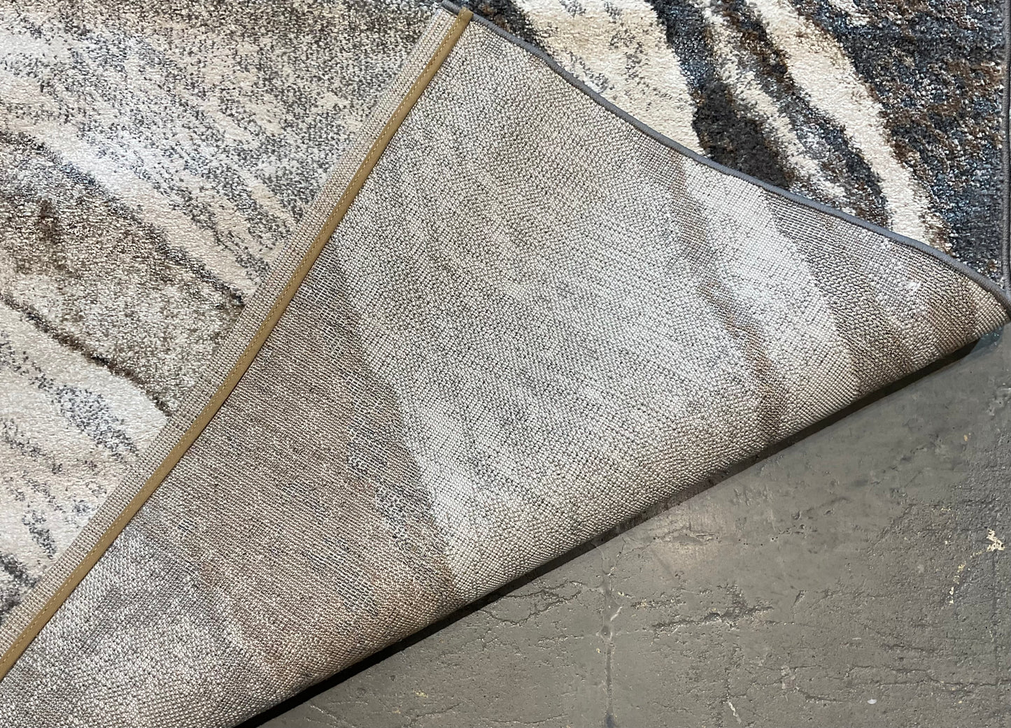 This desert sand pattern rug brings a warm, organic feel | NU-8091