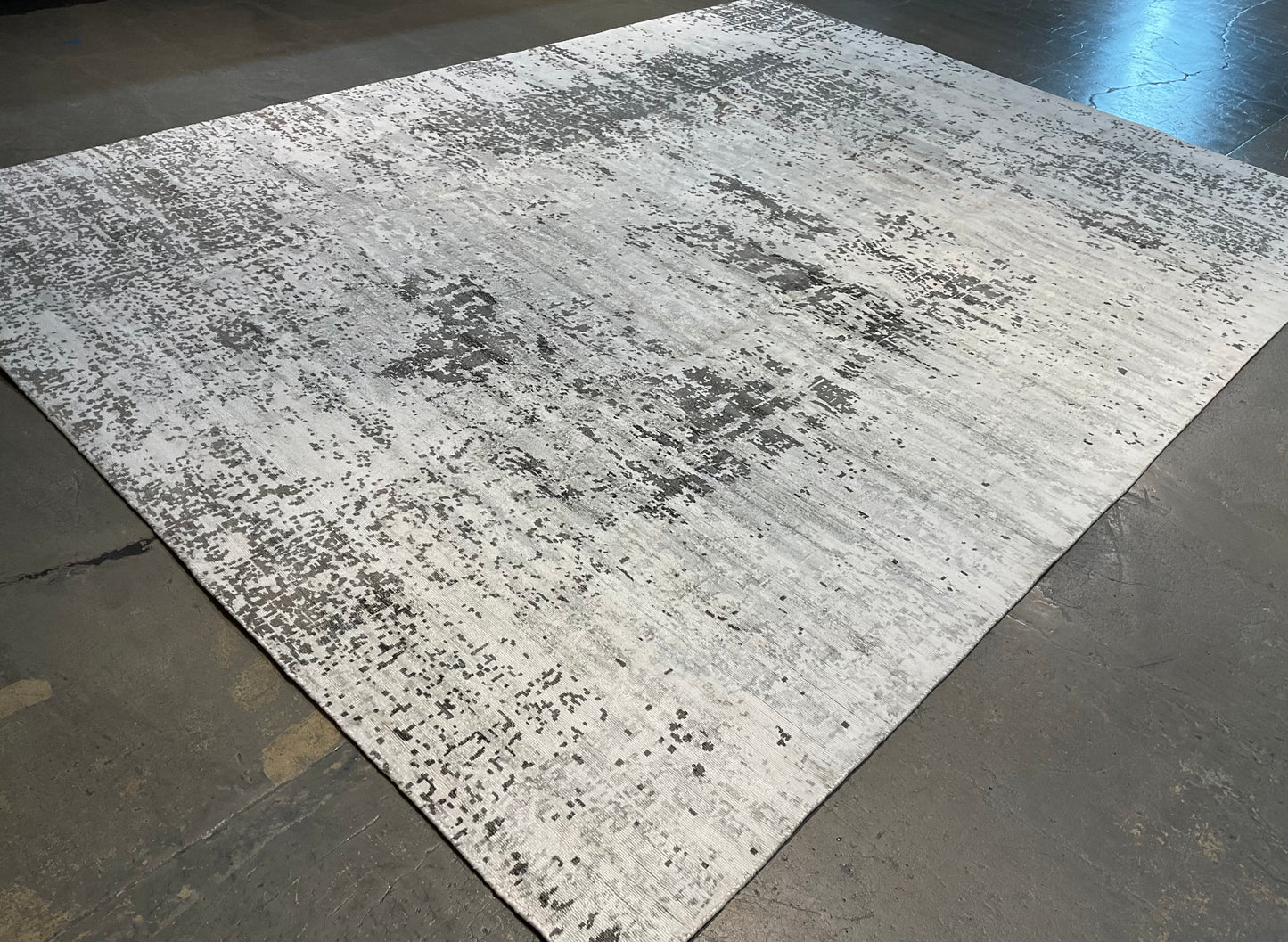 Contemporary rug, crafted entirely from bamboo silk | NU-7950