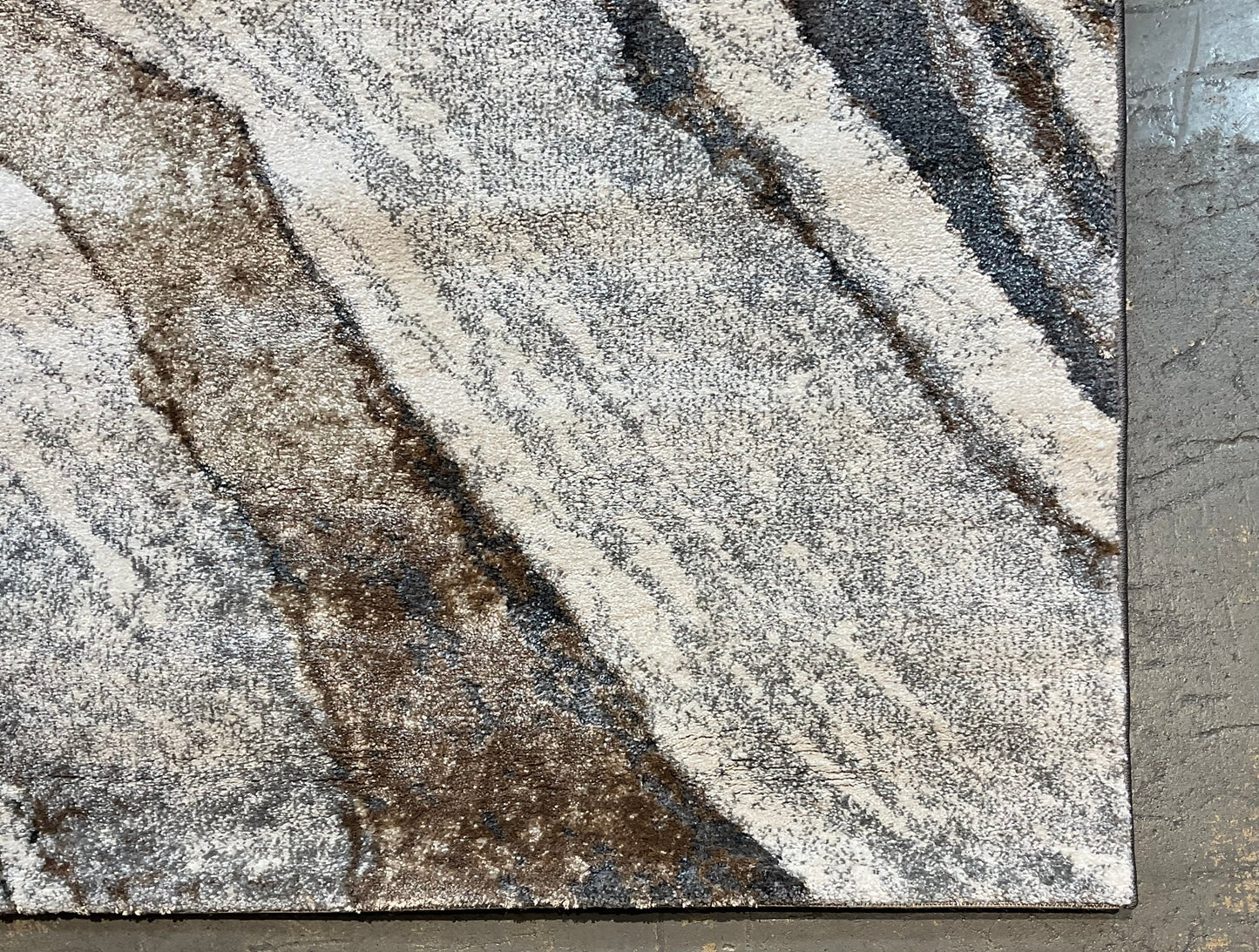 This desert sand pattern rug brings a warm, organic feel | NU-8091