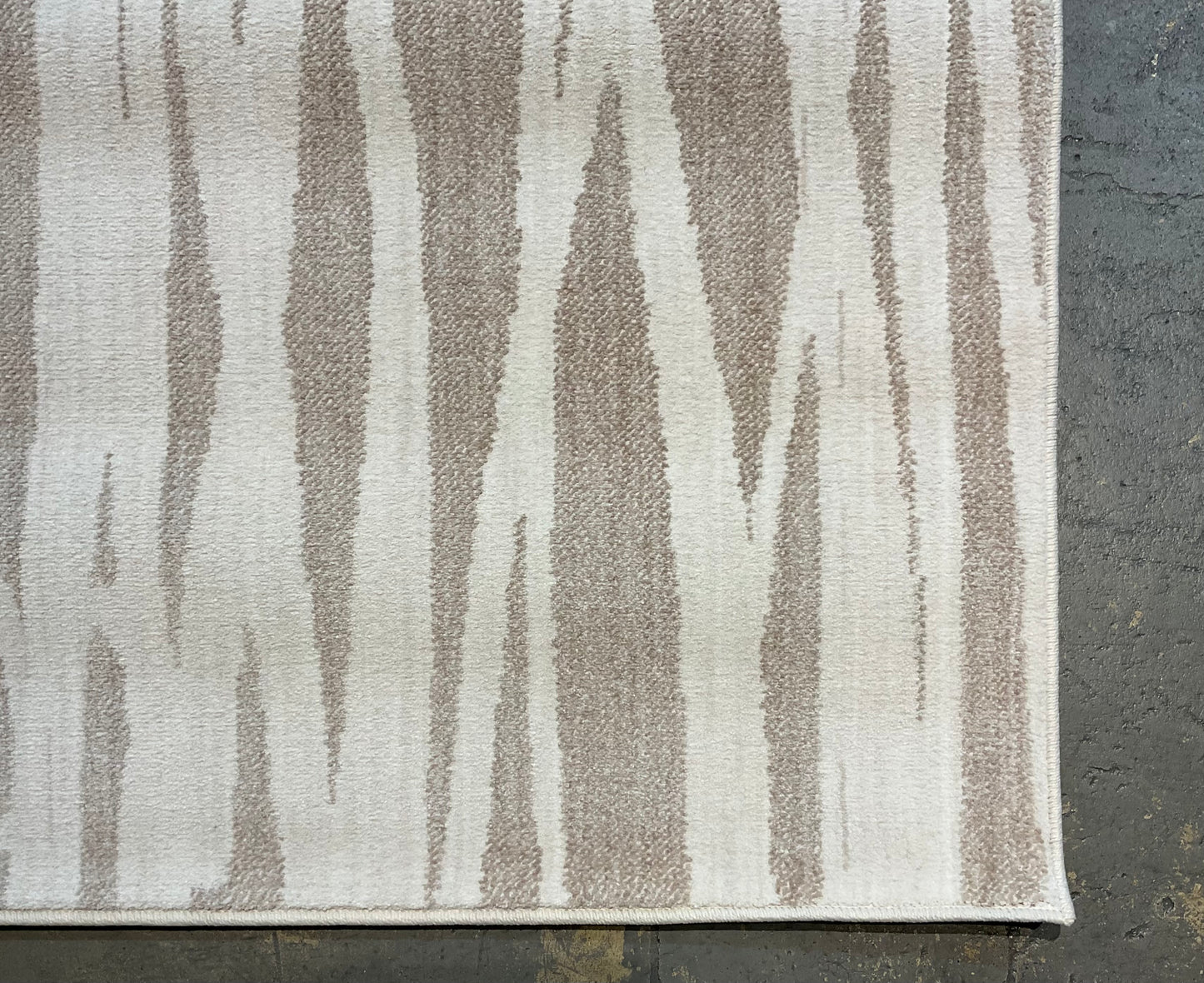 Bamboo-inspired rug features a subtle linear design | NU-7483