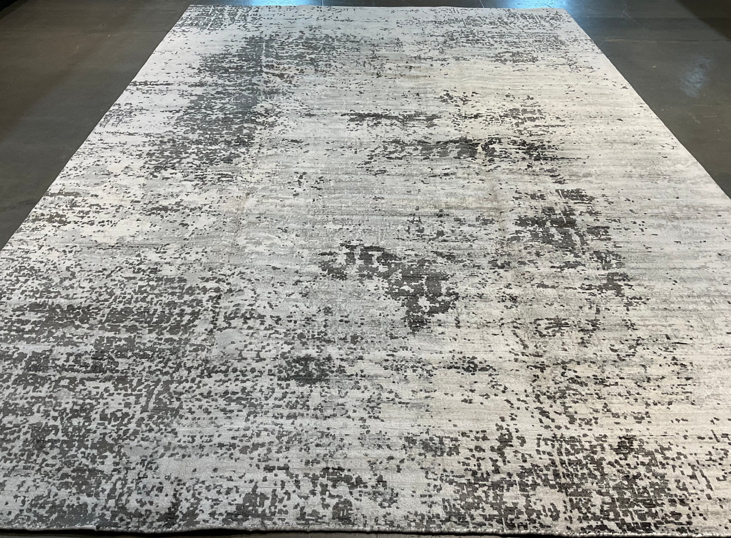 Contemporary rug, crafted entirely from bamboo silk | NU-7950