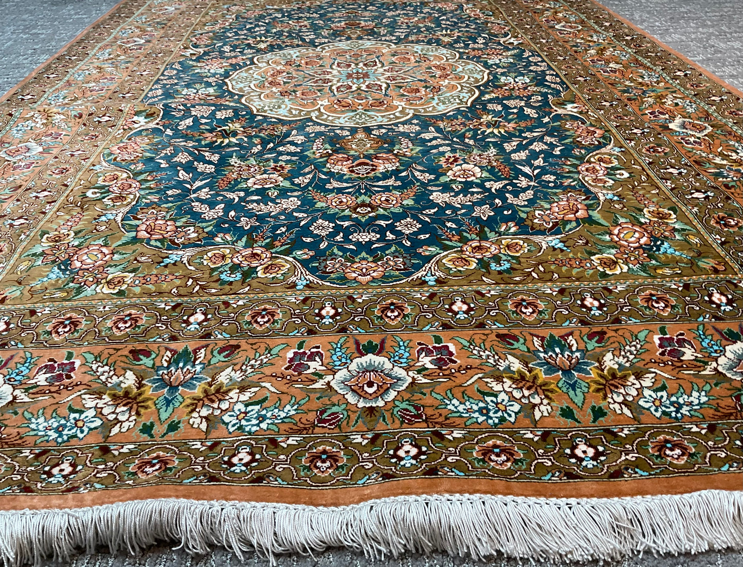 Qum silk rug from Iran is a true masterpiece | NU-2472