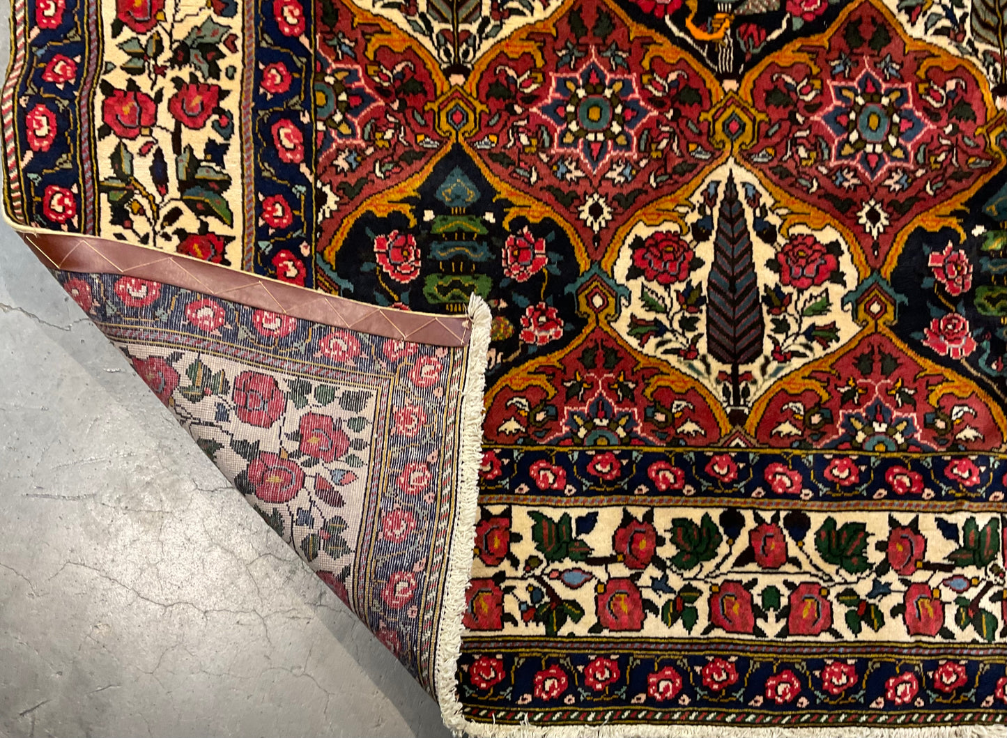 Vintage Bakhtiari rug from Iran | NU-4771