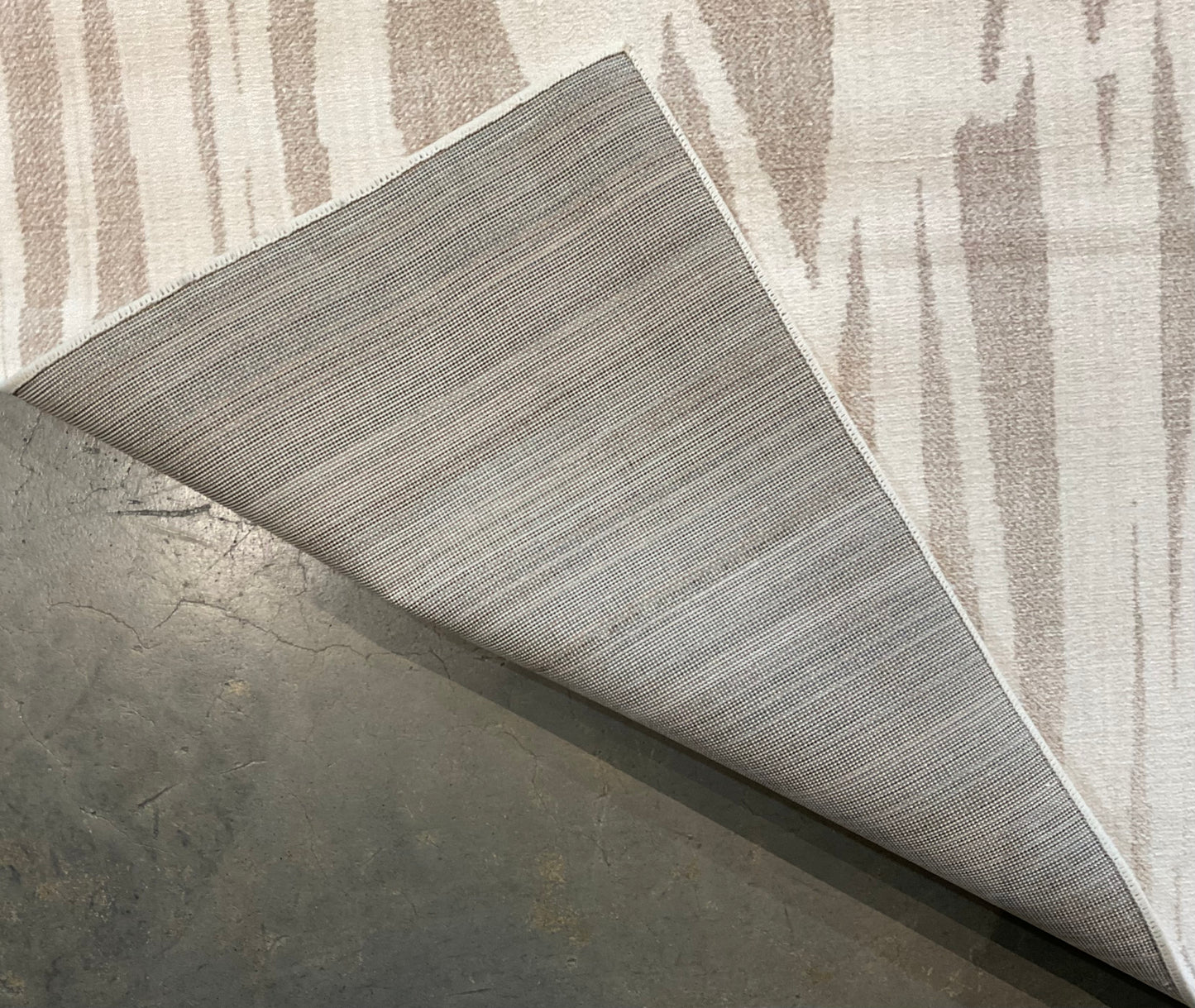 Bamboo-inspired rug features a subtle linear design | NU-7483