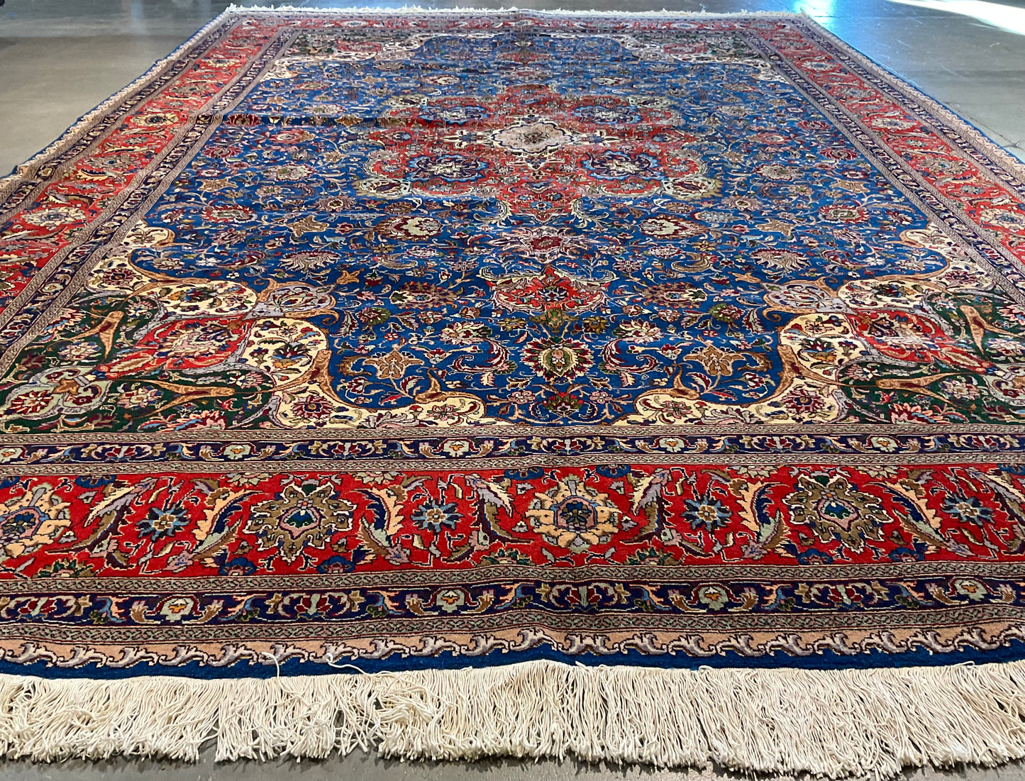 Tabriz rug is an example of classical Persian craftsmanship | NU-2177