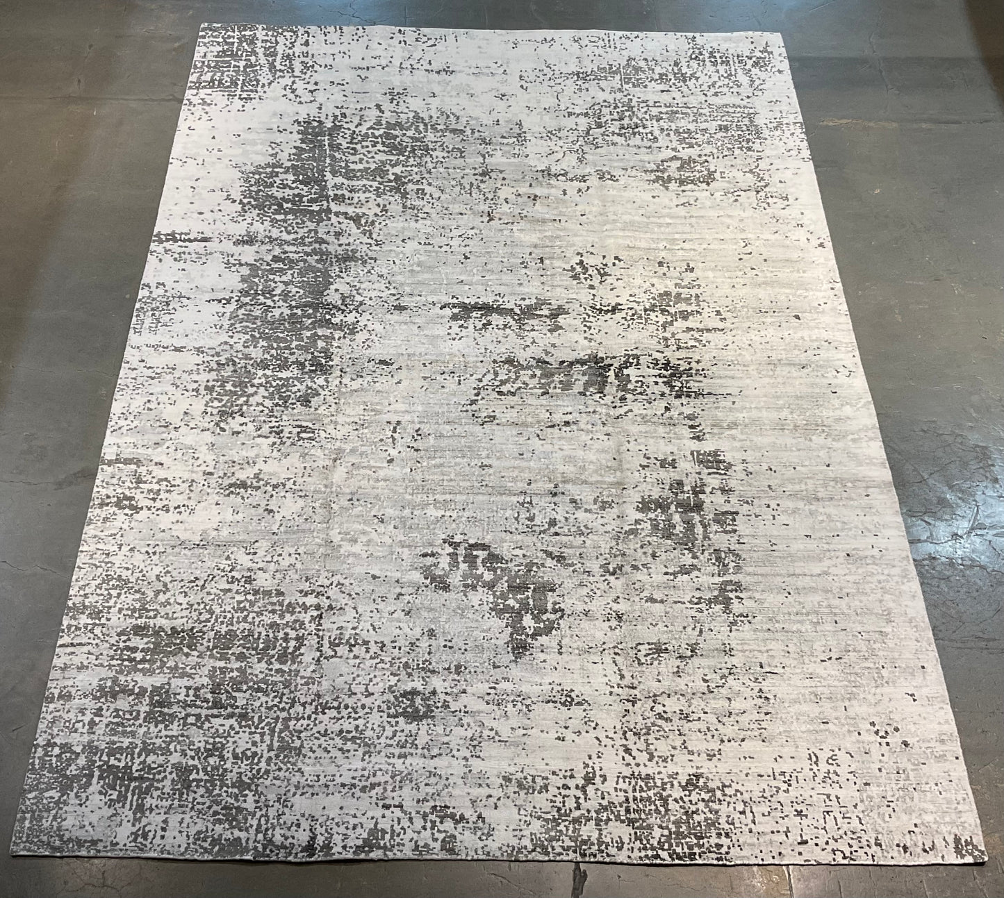 Contemporary rug, crafted entirely from bamboo silk | NU-7950