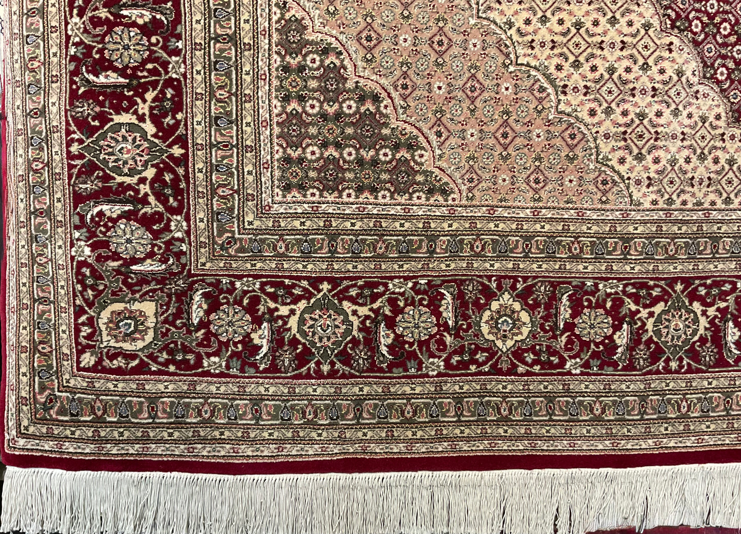 A combines Persian rug artistry with luxurious material | NU-285