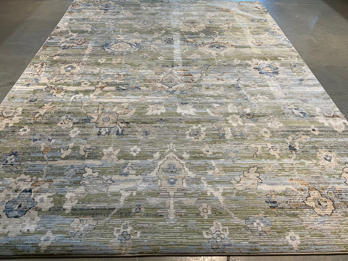 Handcrafted rug to highlight both detail and subtlety | NU-7854