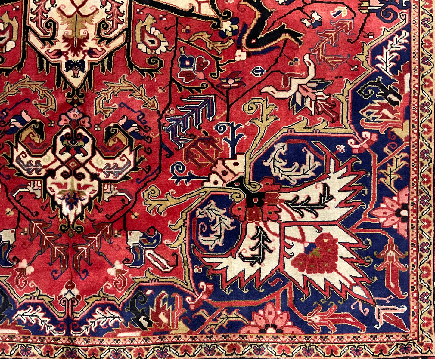 Heriz rug balances tribal strength with refined elegance | NU-2186