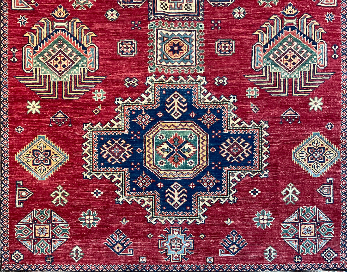 Kazak rug is a striking example of fine Caucasian rug | NU-539