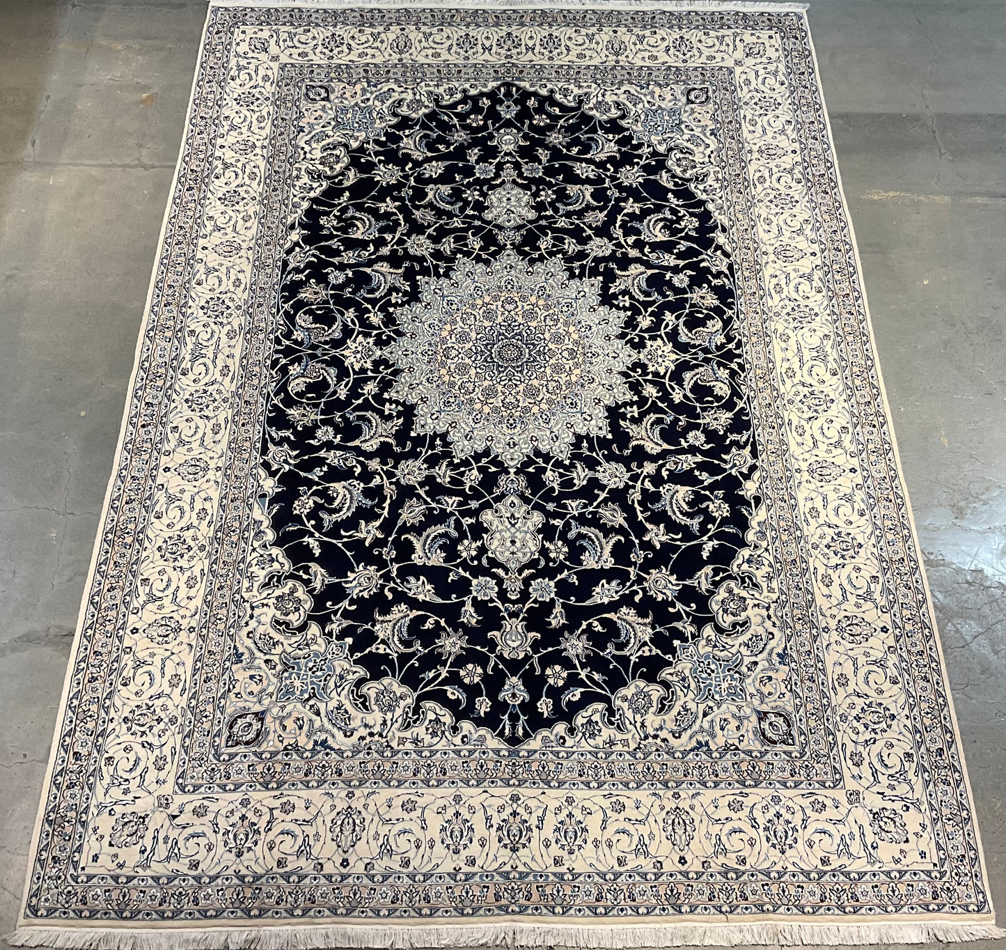 Nain rug is a true masterpiece, blend of fine wool and silk | NU-2369