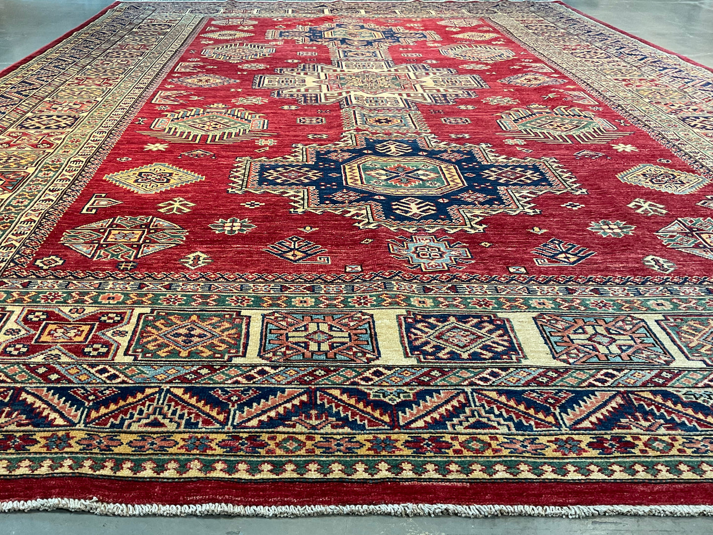 Kazak rug is a striking example of fine Caucasian rug | NU-539