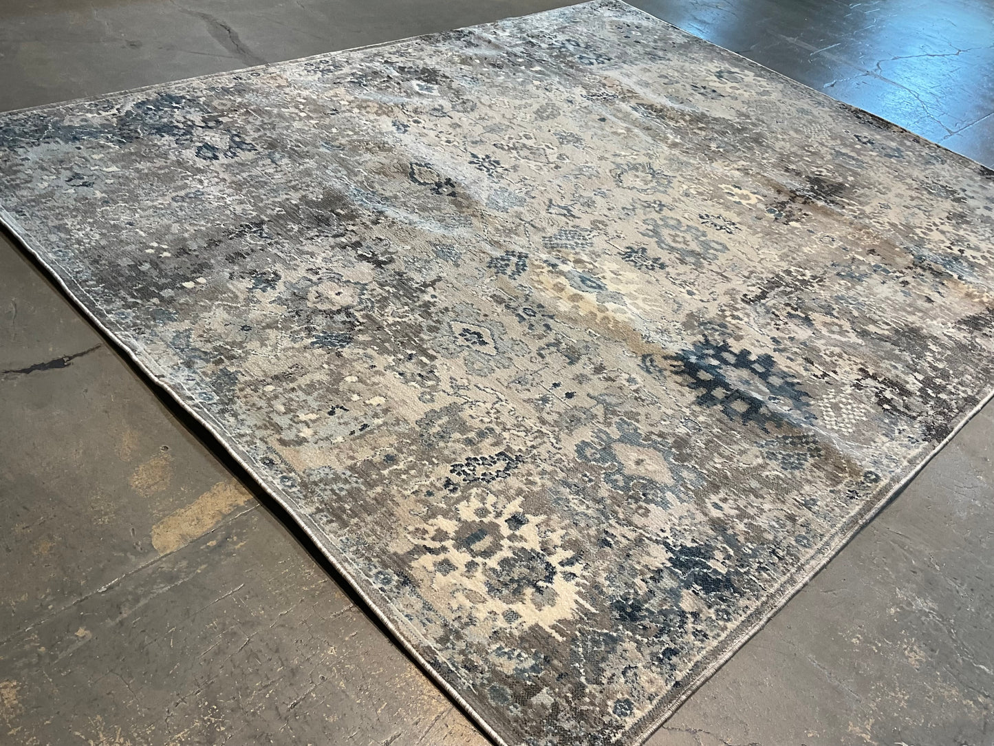 Borderless transitional machine-made area rug | NU-8099
