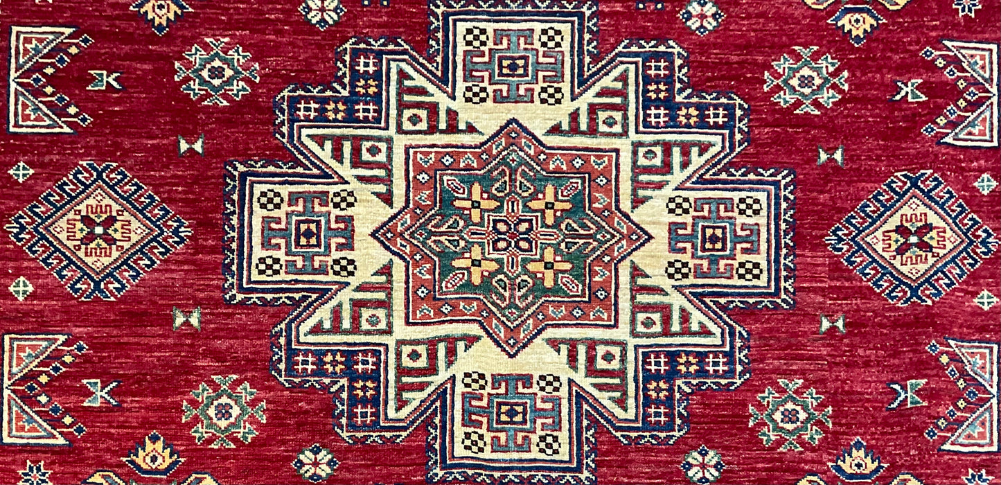 Kazak rug is a striking example of fine Caucasian rug | NU-539