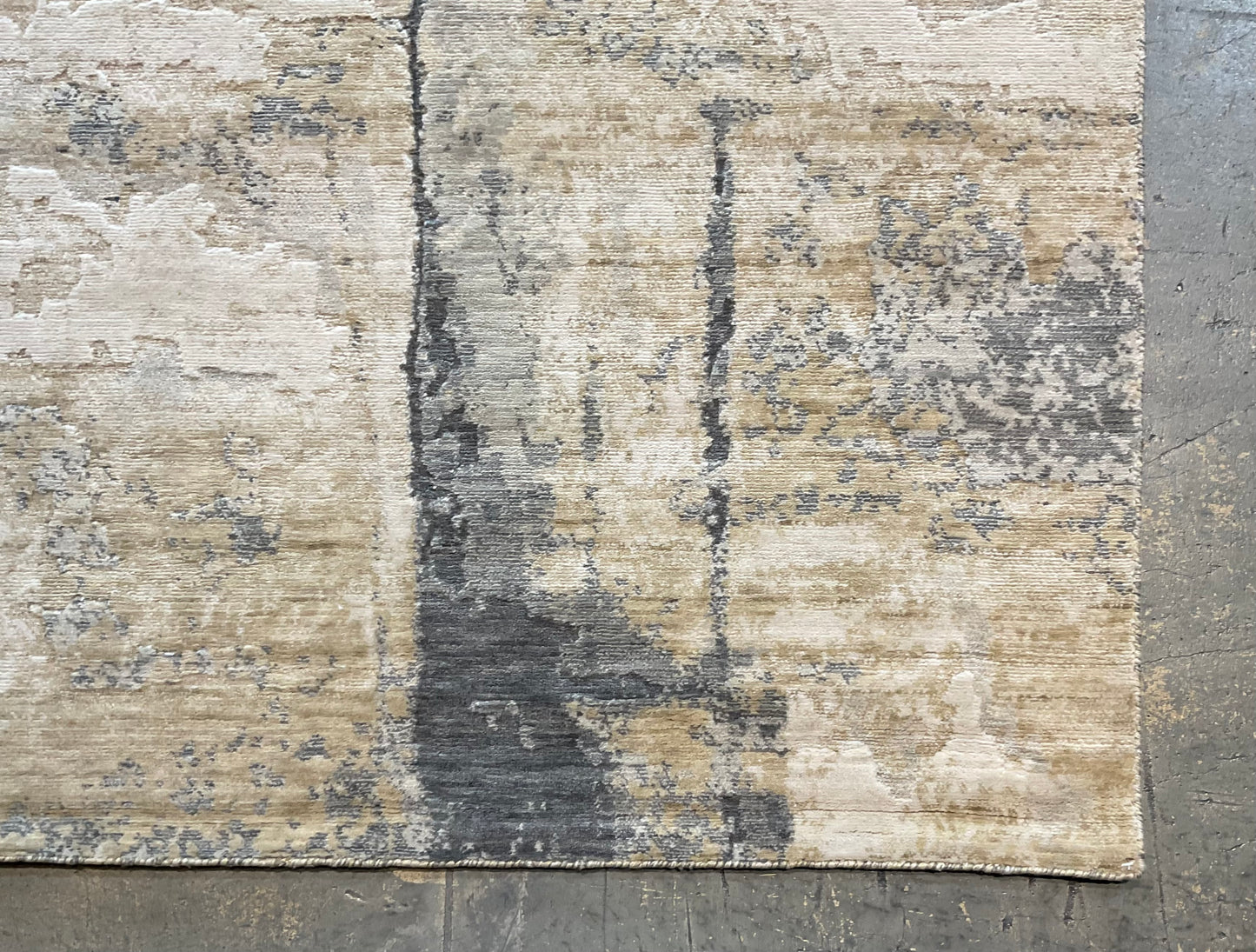 Modern wool rug features a subtle, understated pattern | NU-8089