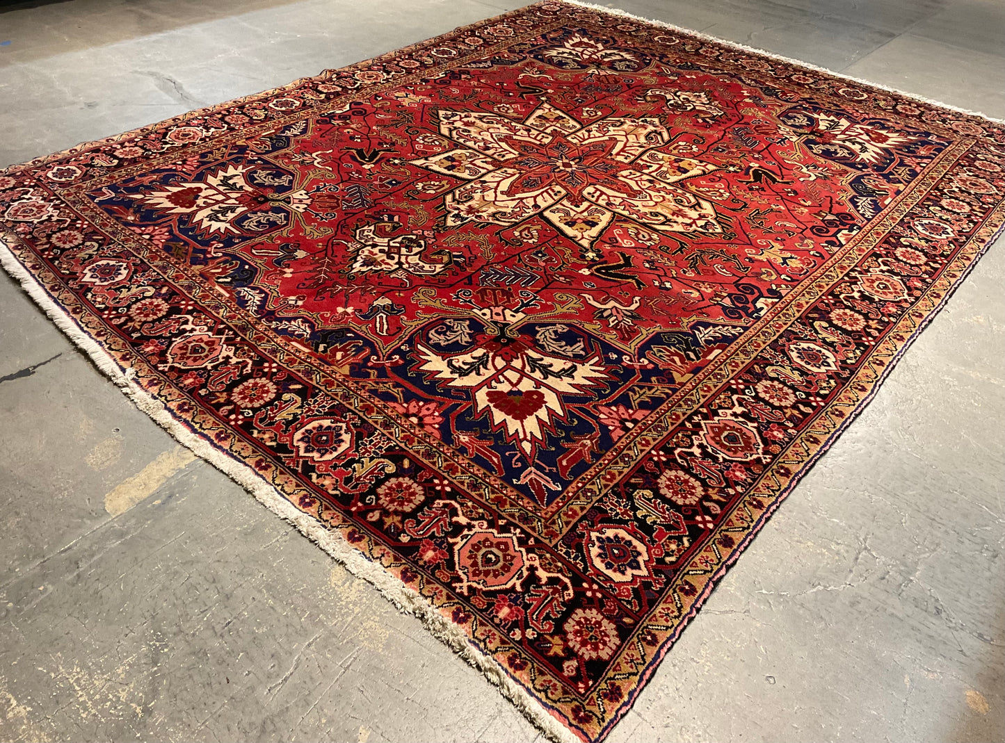 Heriz rug balances tribal strength with refined elegance | NU-2186