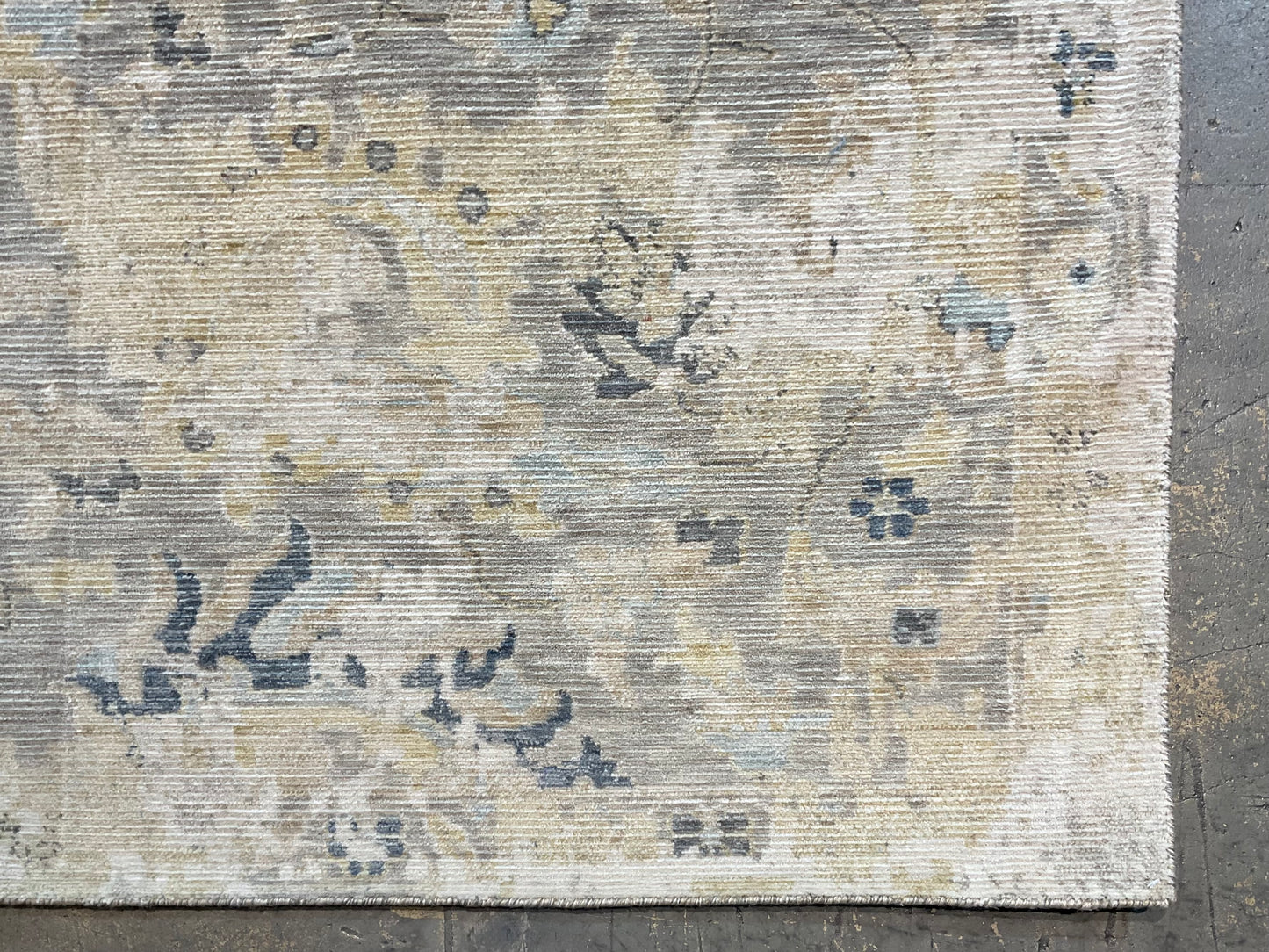 100% wool area rug , features a soft, understated palette | NU-8095