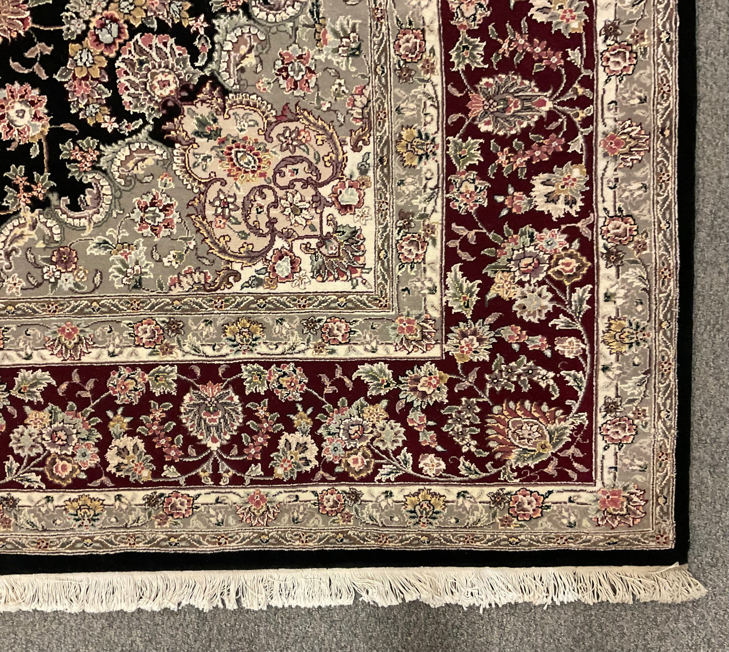 Floral Tabriz Persian design rug woven in wool and silk | 1333