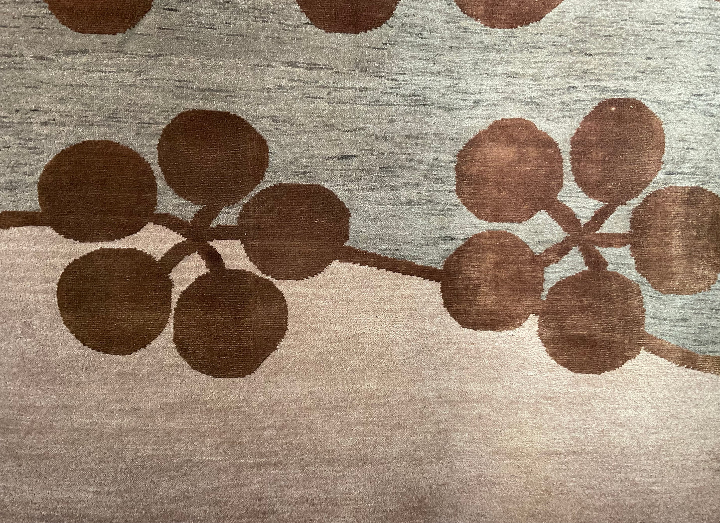 Ideal area rug for both traditional and modern spaces | NU-354