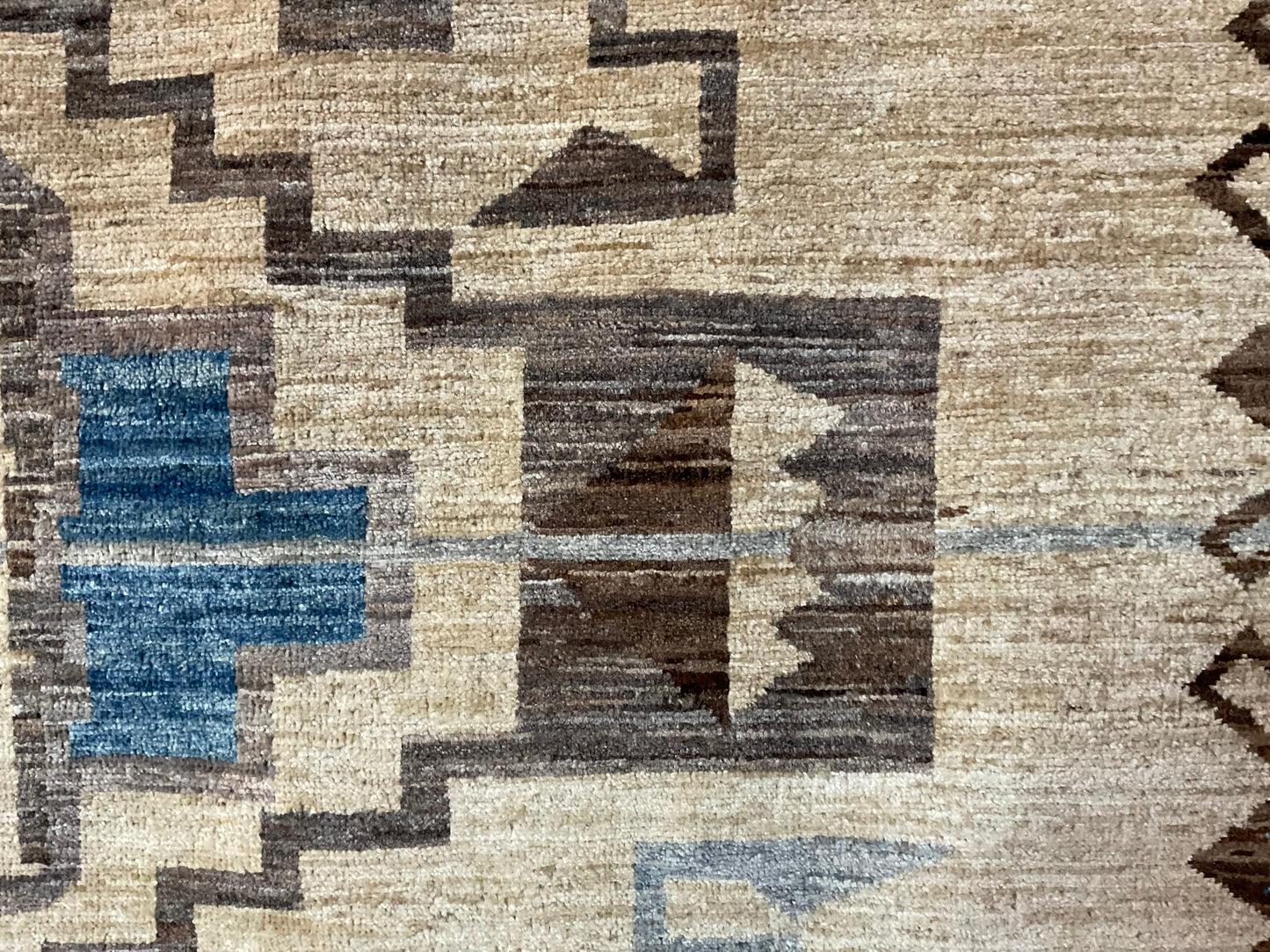 Elegance of Serapi design with a Navajo rug-inspired aesthetic | 1063
