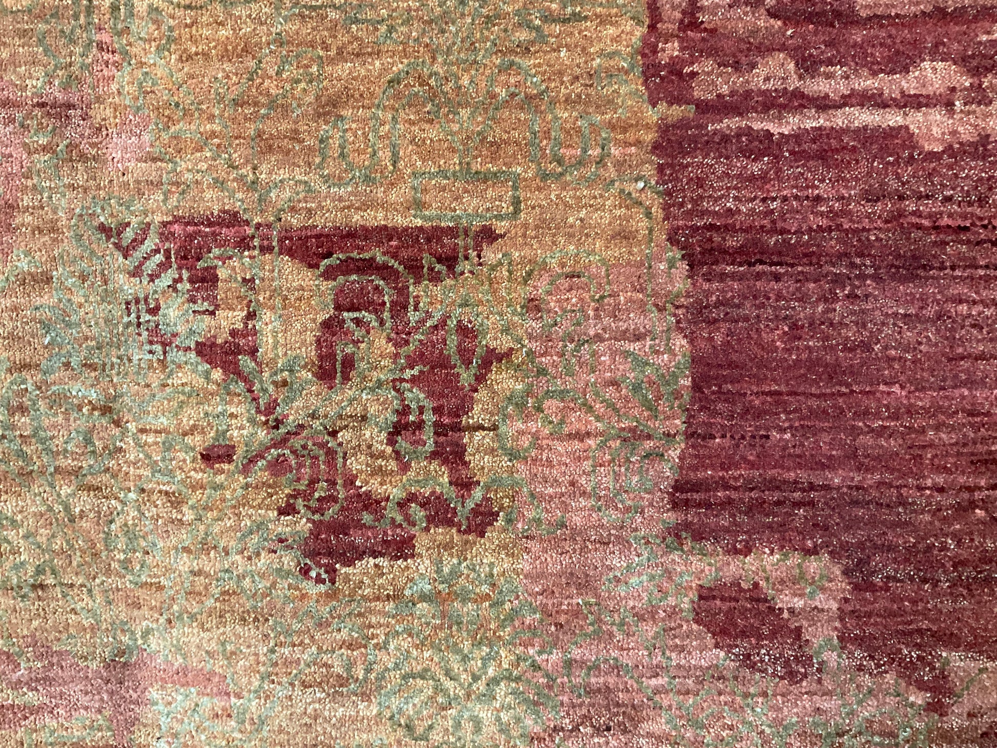 Super modern rug combines vibrant orange and brick red tones | NU-54 ...