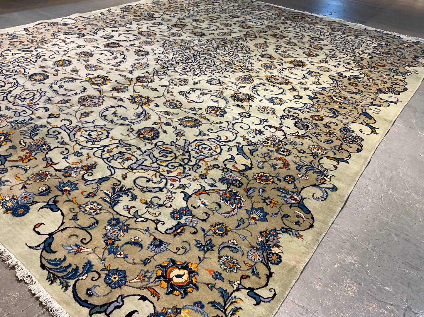 NU-2199 (Antique Persian Kushan)