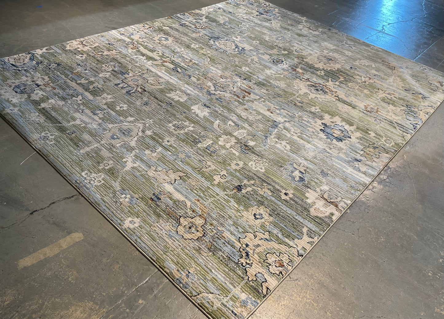 Handcrafted rug to highlight both detail and subtlety | NU-7854