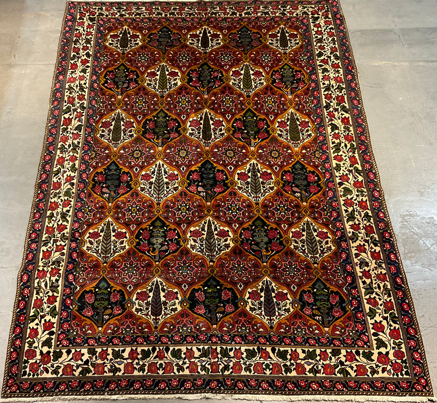 Vintage Bakhtiari rug from Iran | NU-4771
