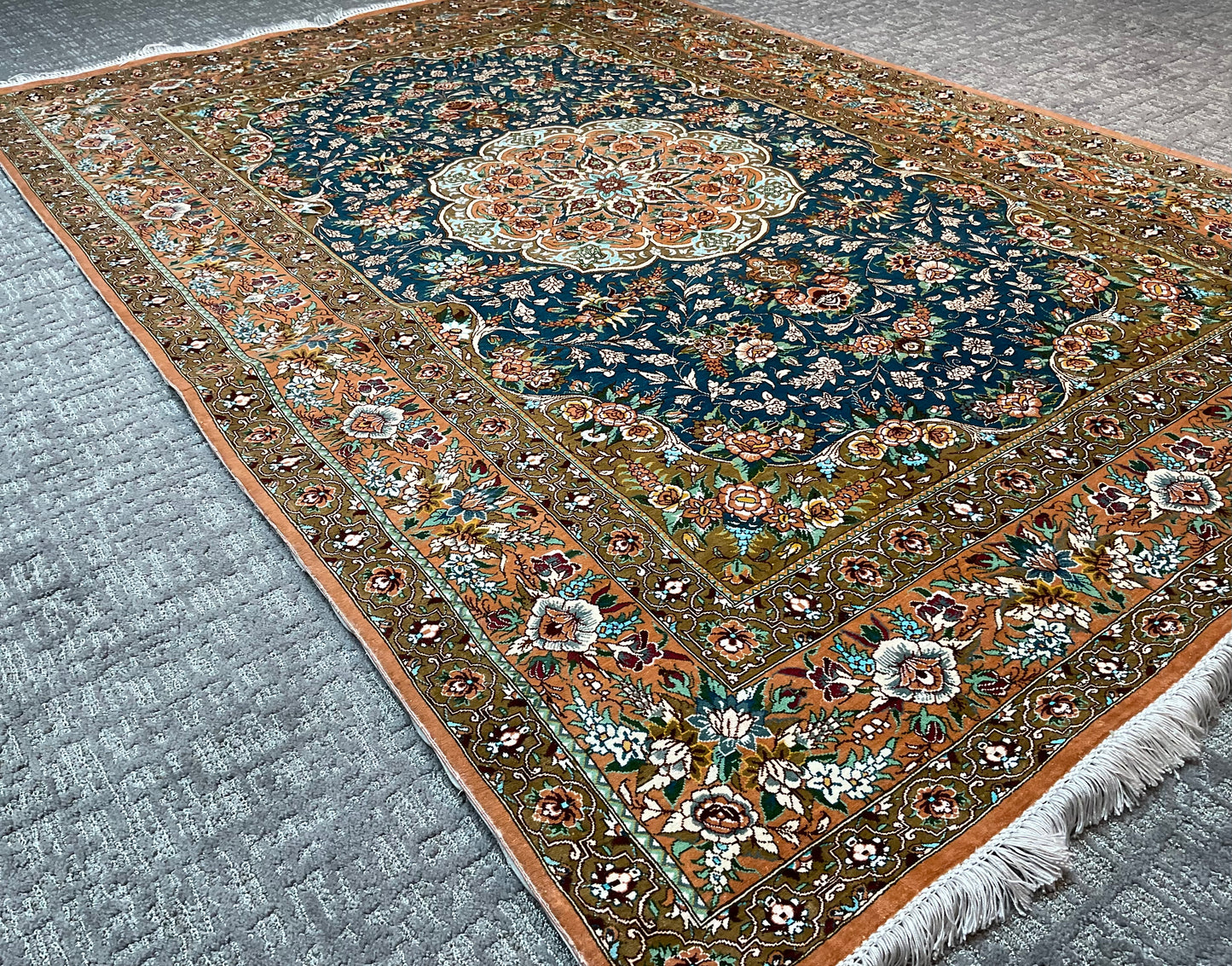Qum silk rug from Iran is a true masterpiece | NU-2472