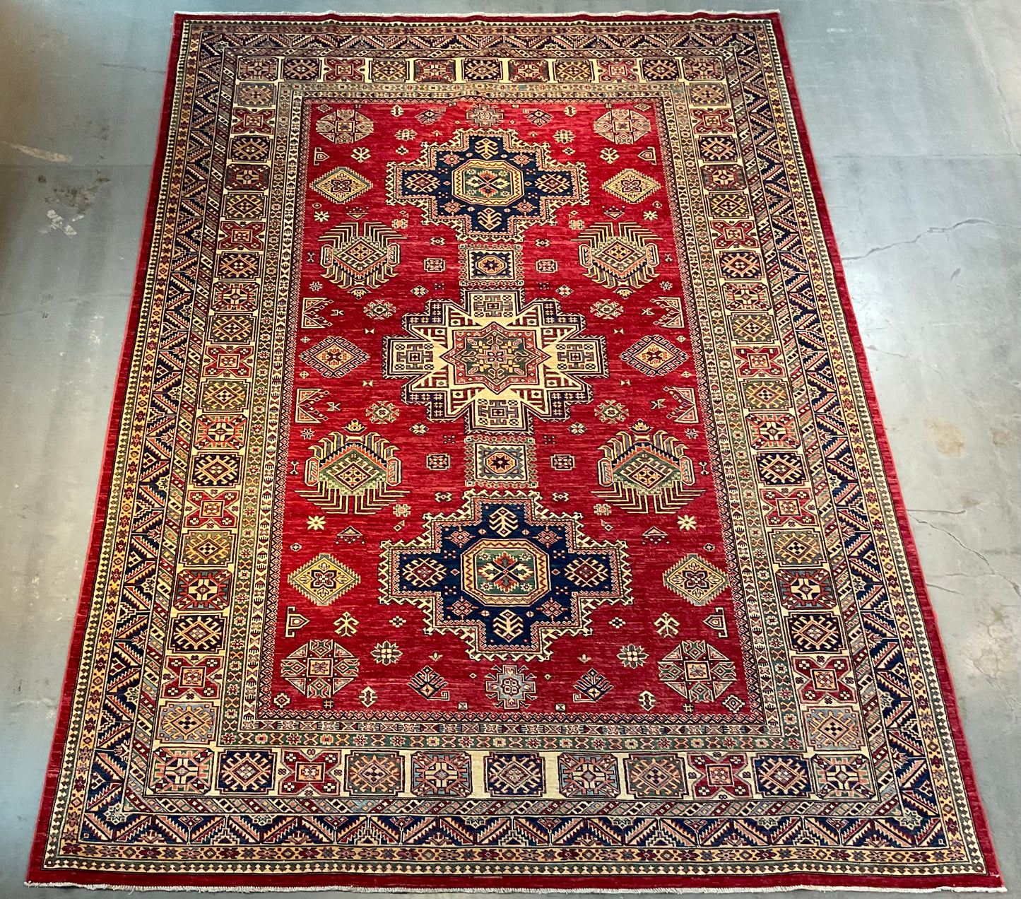 Kazak rug is a striking example of fine Caucasian rug | NU-539