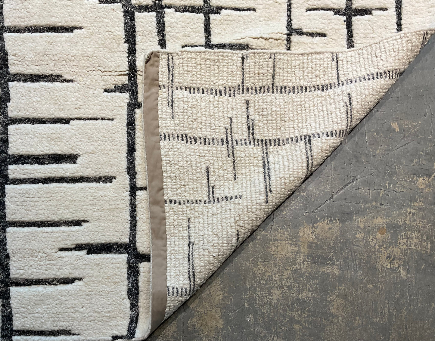 Simple yet striking area rug design | NU-7952