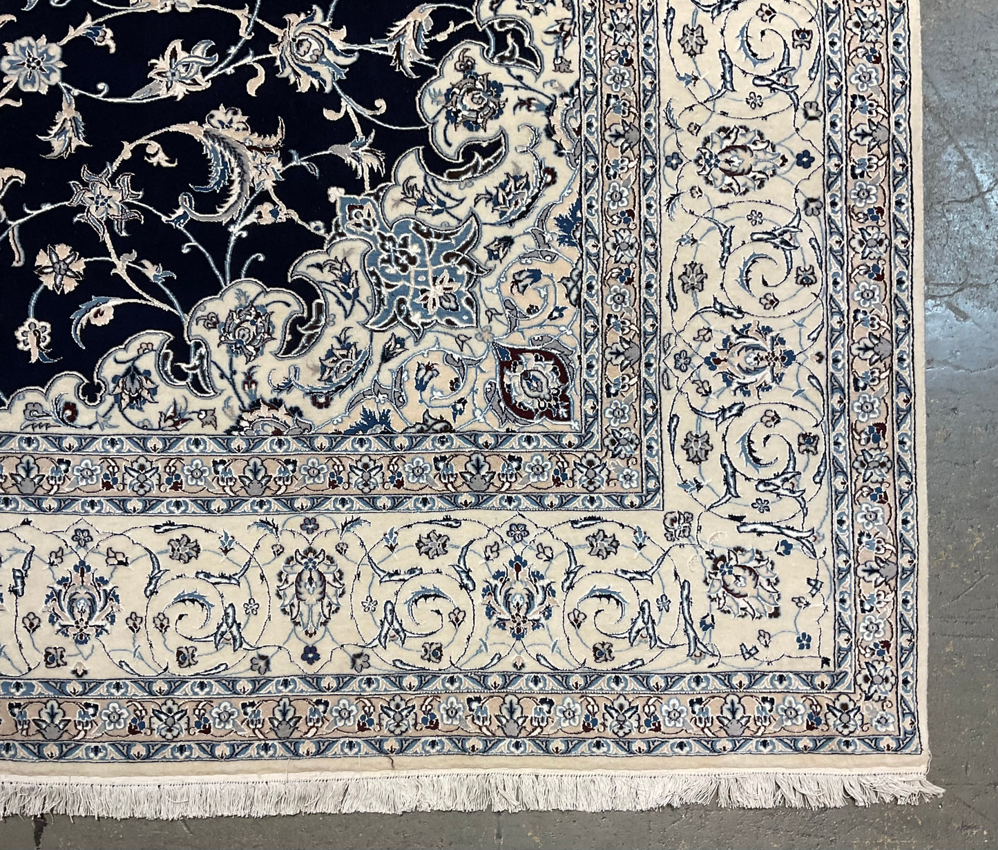Nain rug is a true masterpiece, blend of fine wool and silk | NU-2369