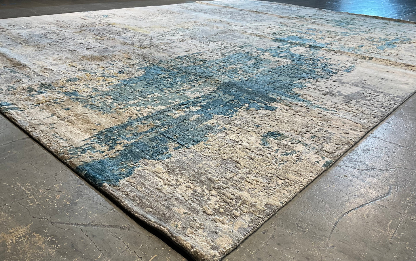 Fine wool and real silk rug | NU-6856