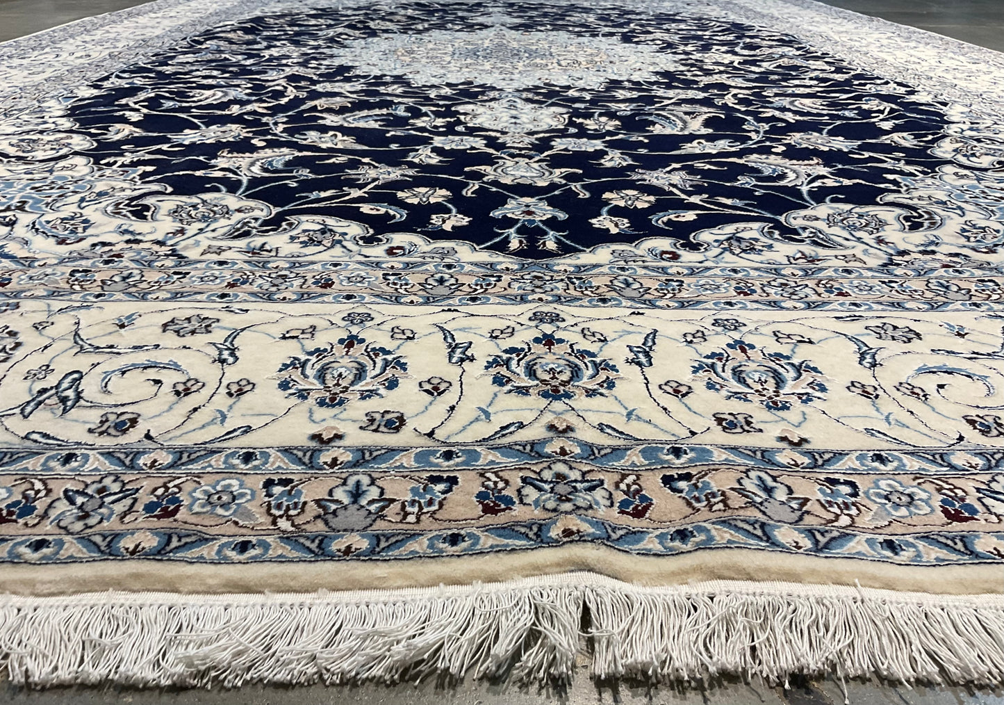 Nain rug is a true masterpiece, blend of fine wool and silk | NU-2369
