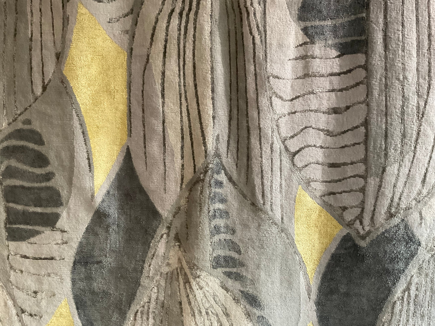 Leaf pattern rug that brings a sense of nature to any space | NU-15