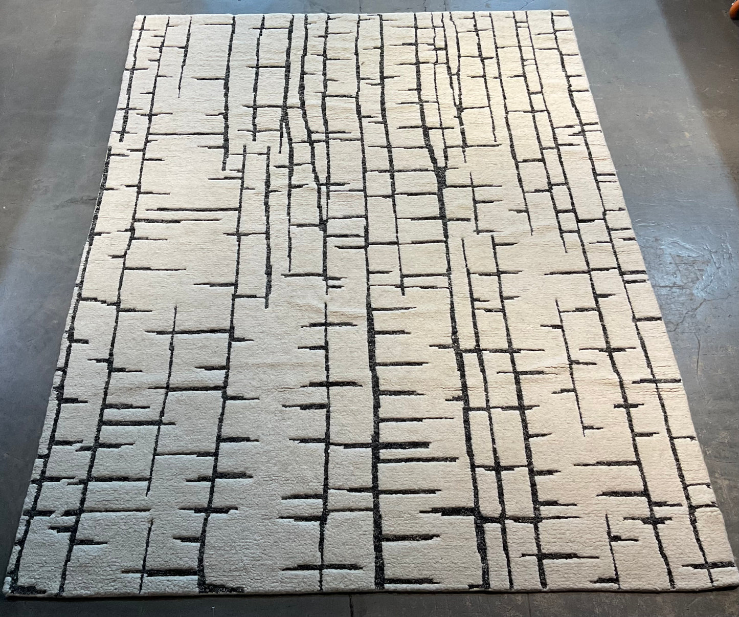 Simple yet striking area rug design | NU-7952