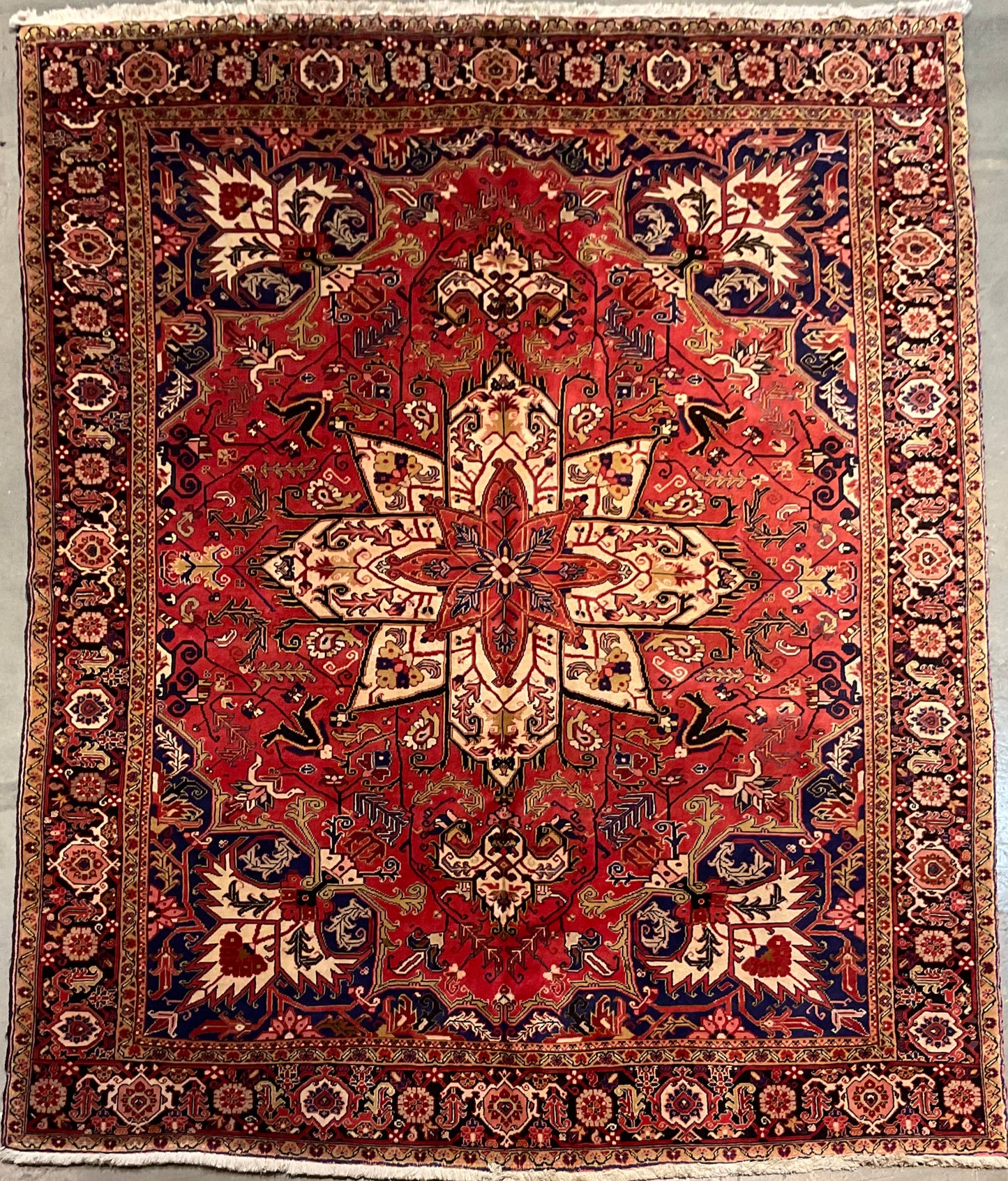 Heriz rug balances tribal strength with refined elegance | NU-2186