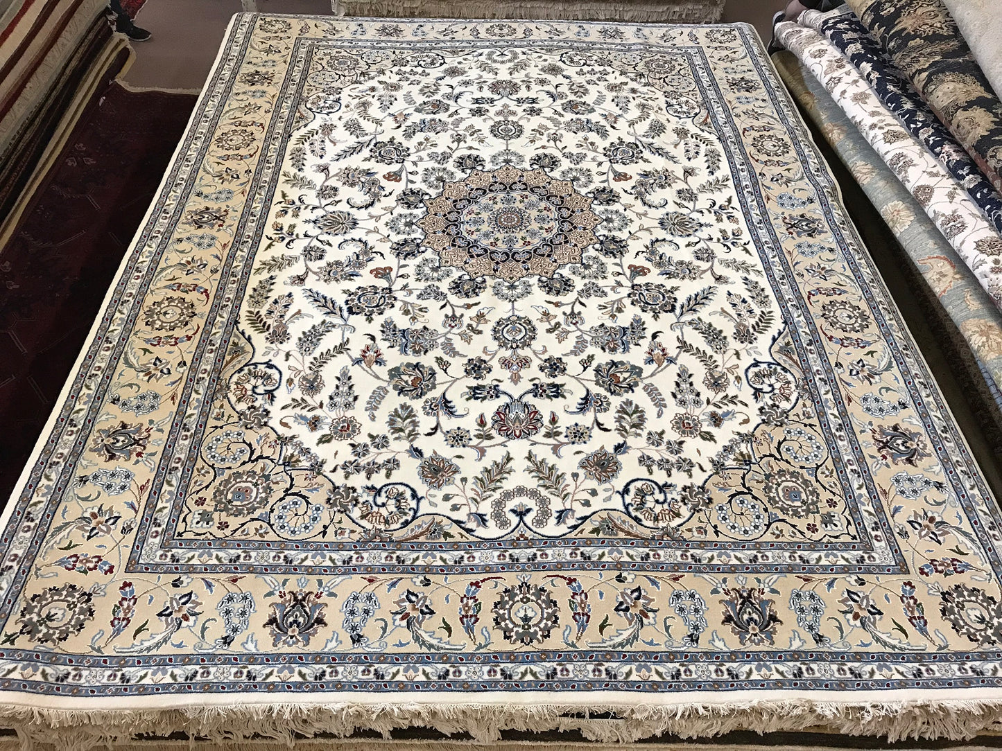 1570-H9X12-WT-CRBLGYTN