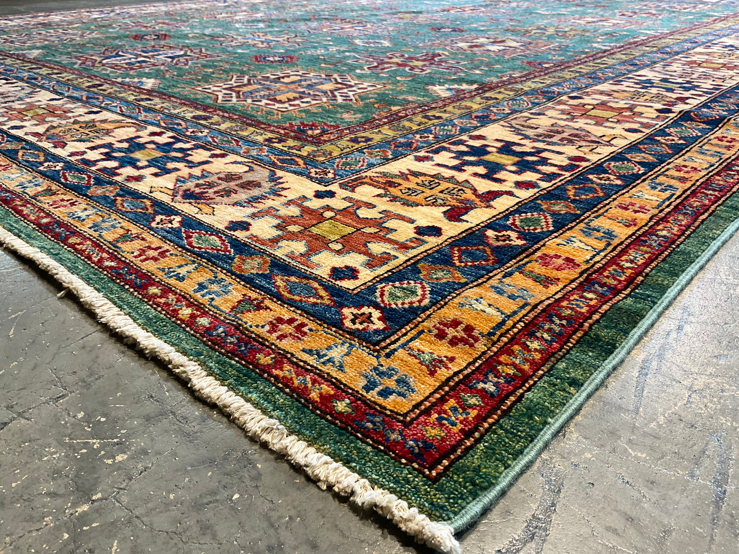 Area rug with Geometric motifs and rich accent colors | NU-280