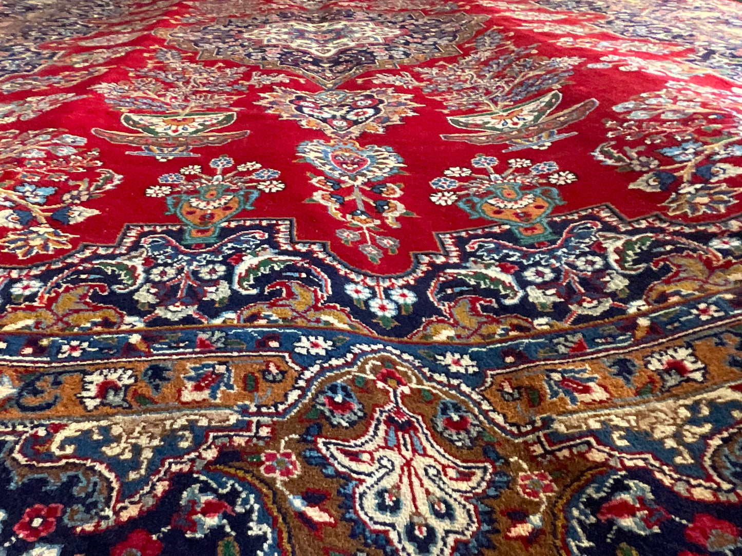 Mashad rug from Iran with fine wool and a high knot count | NU-4157