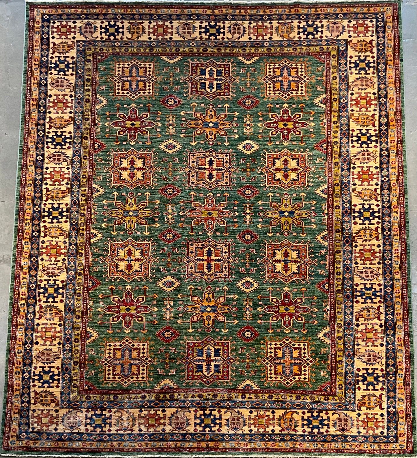 Area rug with Geometric motifs and rich accent colors | NU-280