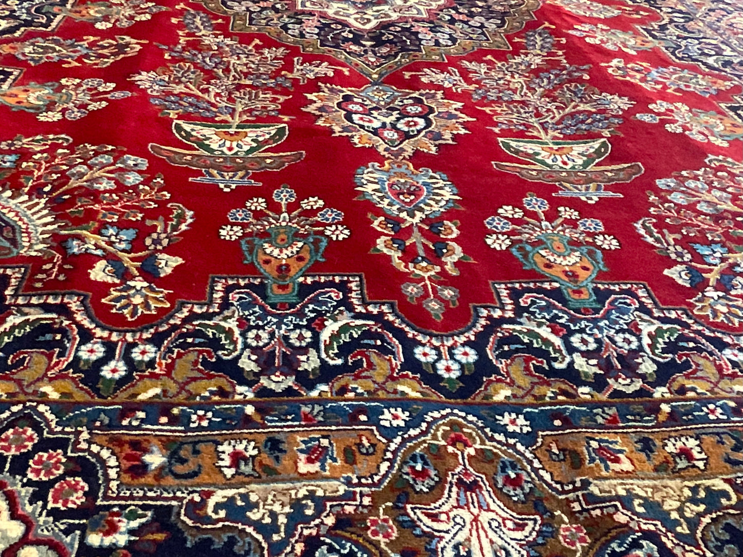 Mashad rug from Iran with fine wool and a high knot count | NU-4157