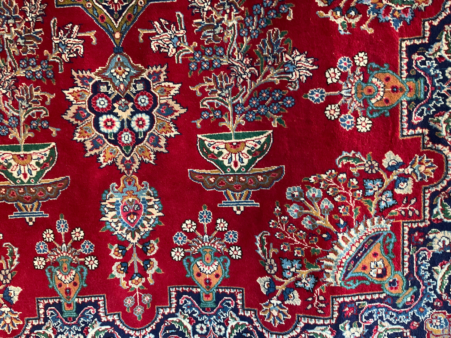 Mashad rug from Iran with fine wool and a high knot count | NU-4157