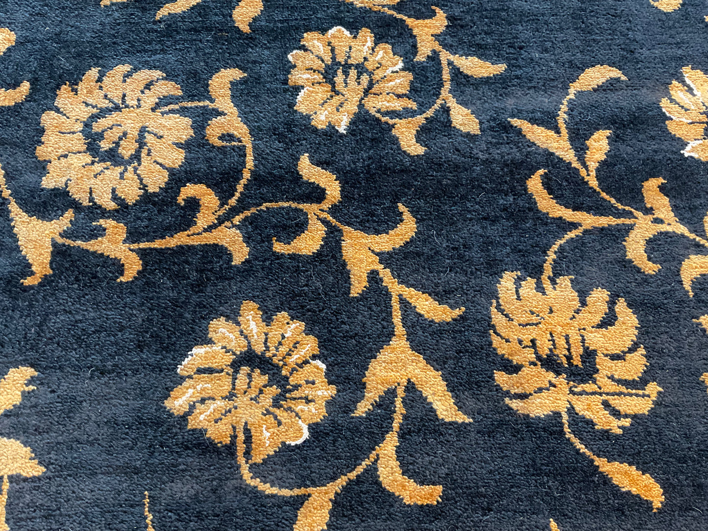 Floral design rug in a rich black and gold palette | NU-2557
