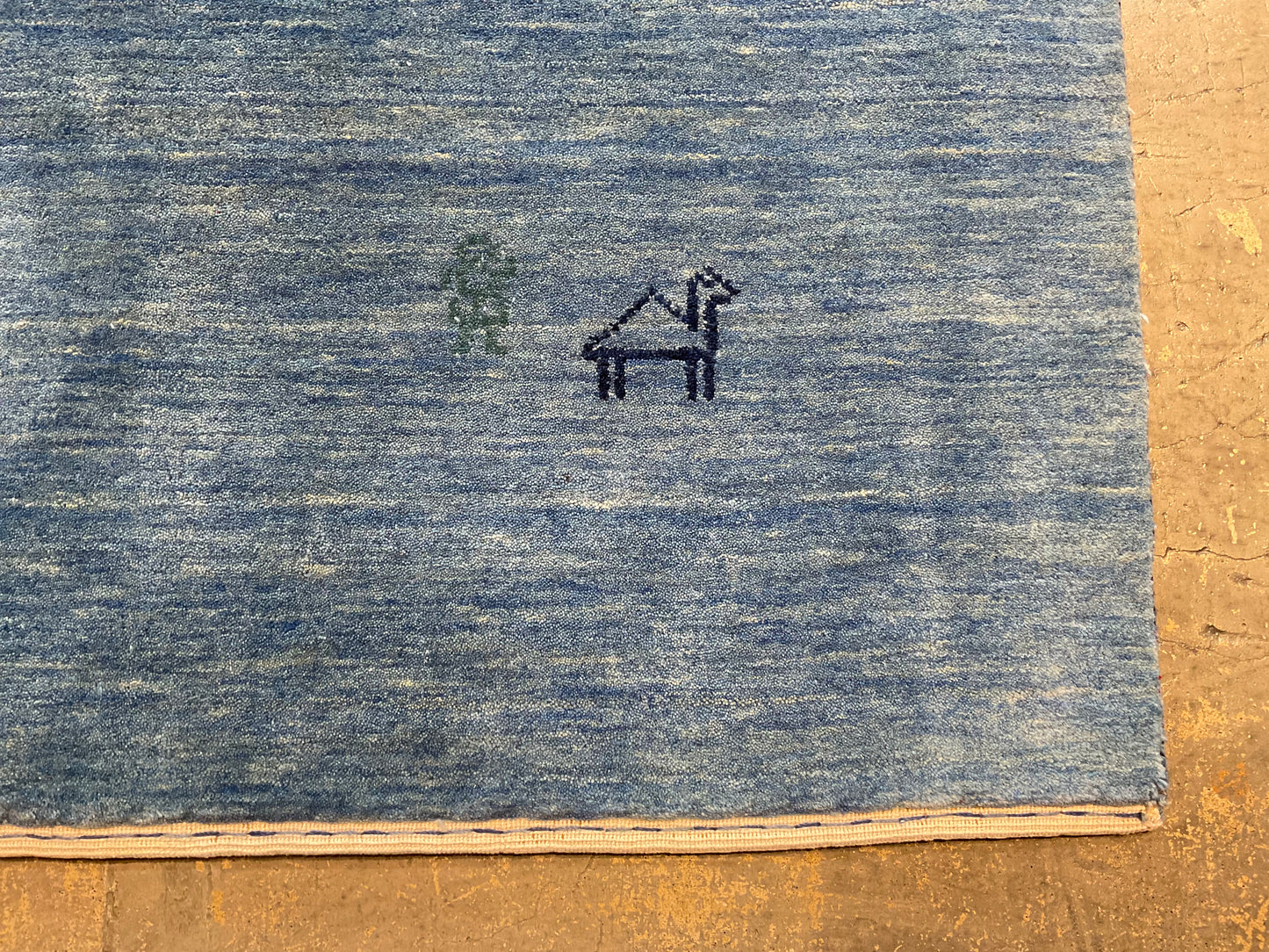 A touch of rustic charm and artistic flair design rug | NU-85